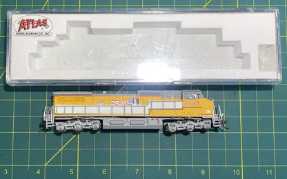 Atlas GE Dash 8-41CW Standard DC Master Silver Union Pacific #9448 (Armour Yellow, gray, red; Yellow Frame Stripe) – ATL50000911