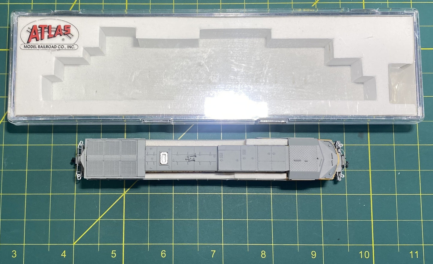 Atlas GE Dash 8-41CW Standard DC Master Silver Union Pacific #9448 (Armour Yellow, gray, red; Yellow Frame Stripe) – ATL50000911