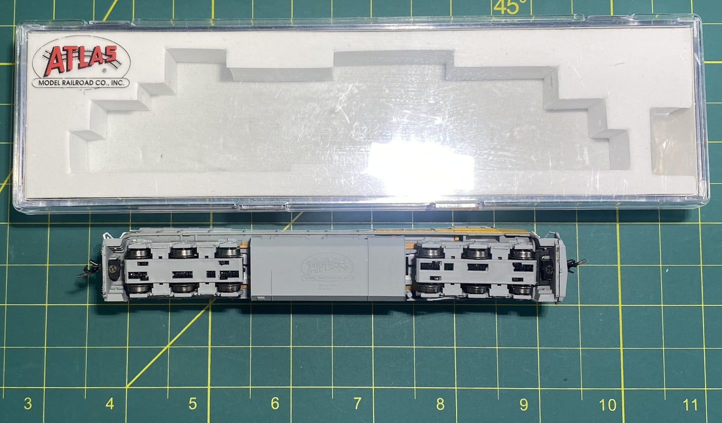 Atlas GE Dash 8-41CW Standard DC Master Silver Union Pacific #9448 (Armour Yellow, gray, red; Yellow Frame Stripe) – ATL50000911