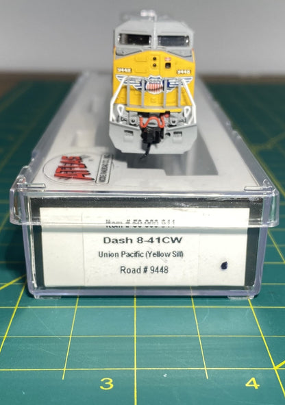 Atlas GE Dash 8-41CW Standard DC Master Silver Union Pacific #9448 (Armour Yellow, gray, red; Yellow Frame Stripe) – ATL50000911