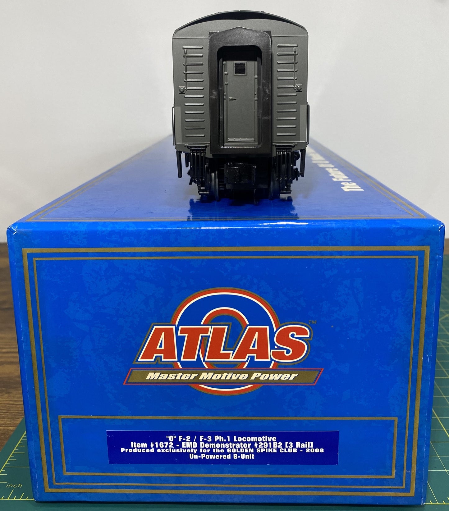 Atlas #291B2 F-2/F-3 Ph.1 Diesel Loco #1672 EMD Demonstrator un-Powered B Unit