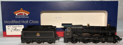 Bachmann Branch Line 31-783 Class 6959 Modified Hall 4-6-0 7904 "Fountains Hall" in BR black with early emblem - weathered