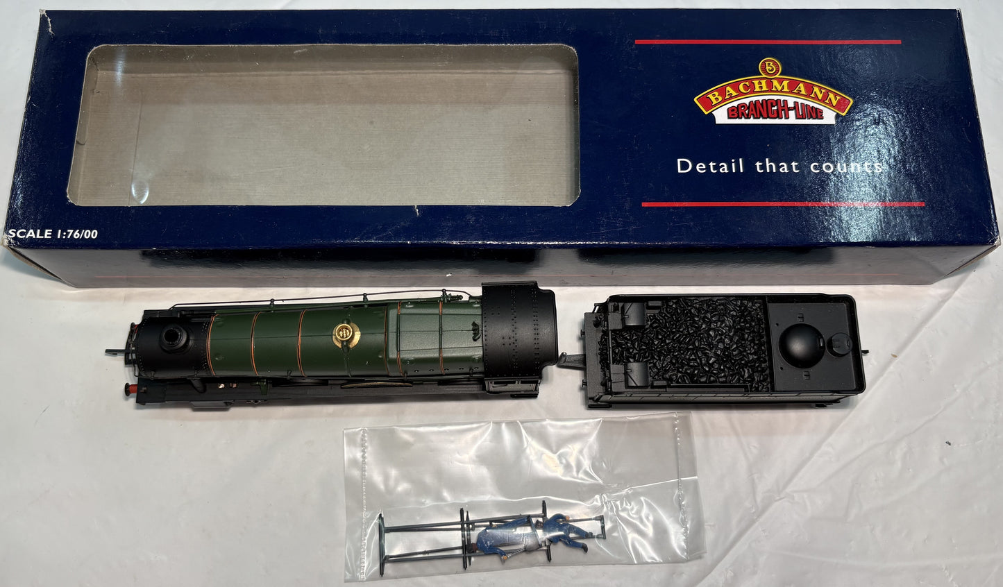 Bachmann Branchline 31-777 Class 6959 'Modified Hall' 4-6-0 6962 'Soughton Hall' in GWR green