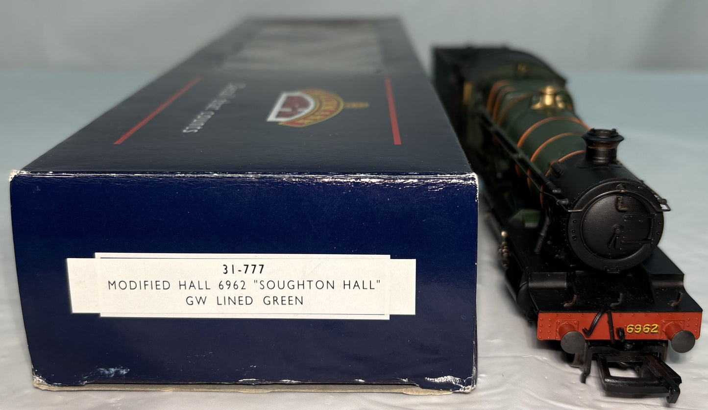 Bachmann Branchline 31-777 Class 6959 'Modified Hall' 4-6-0 6962 'Soughton Hall' in GWR green