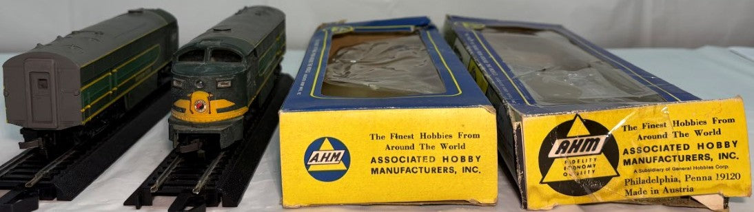 AHM 5024 HO Scale Northern Pacific FM Powered and Dummy Locomotive
