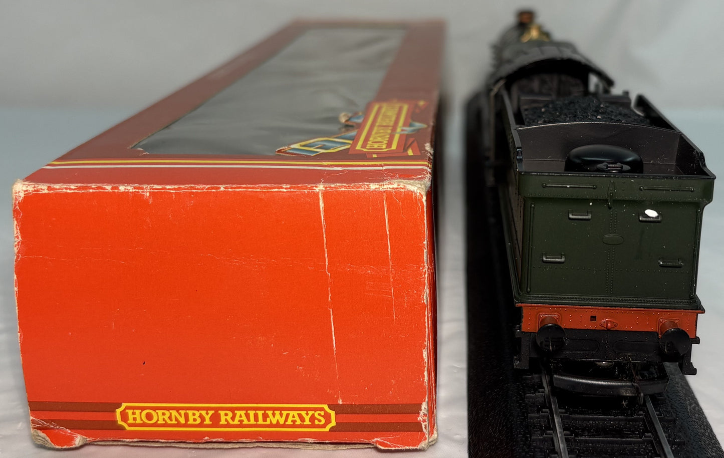Hornby R349 King Class 60xx 4-6-0 'King Henry VIII' 6013 in GWR Green