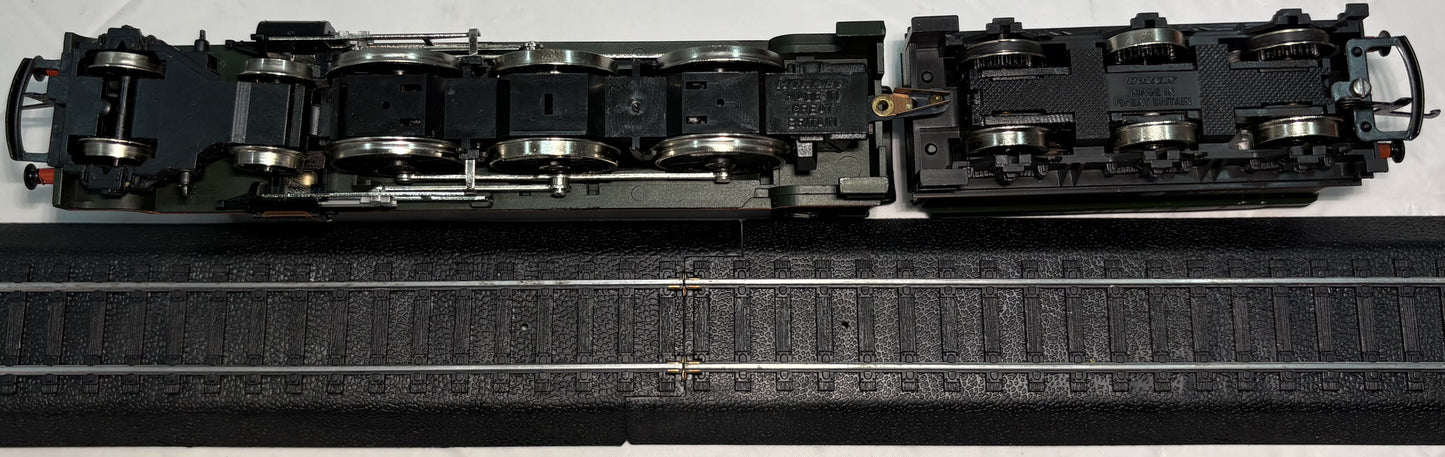 Hornby R349 King Class 60xx 4-6-0 'King Henry VIII' 6013 in GWR Green