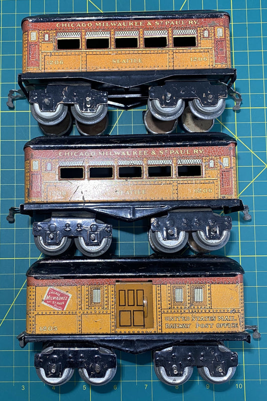 American Flyer 2 Pre War Passenger Cars and a Mail Car O Gauge