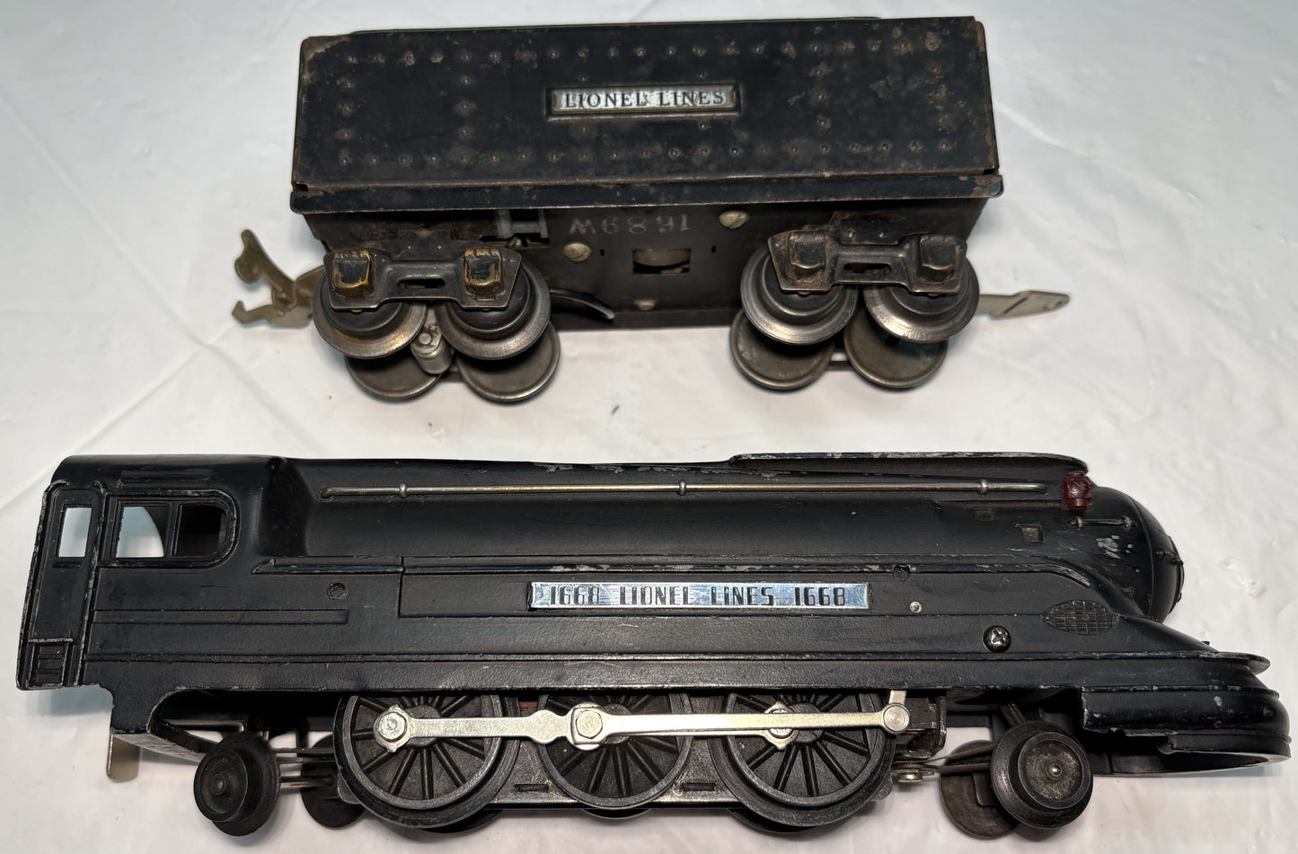 Lionel Pre War 1668 Steam Locomotive with 1689W Tender