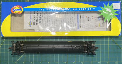 Athearn 96406 HO UTLX RTR 33,900 Gallon LPG Tank/Early #950286