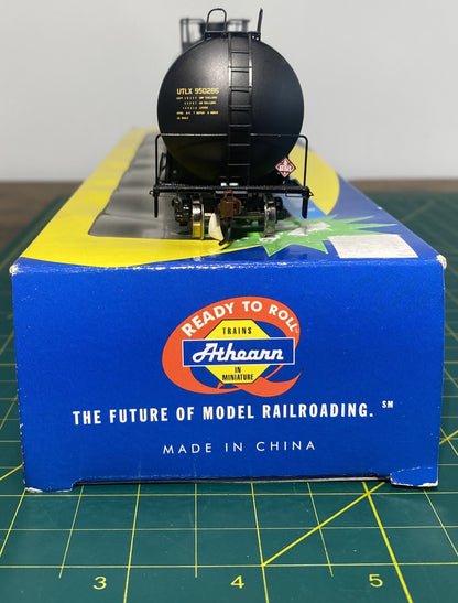 Athearn 96406 HO UTLX RTR 33,900 Gallon LPG Tank/Early #950286