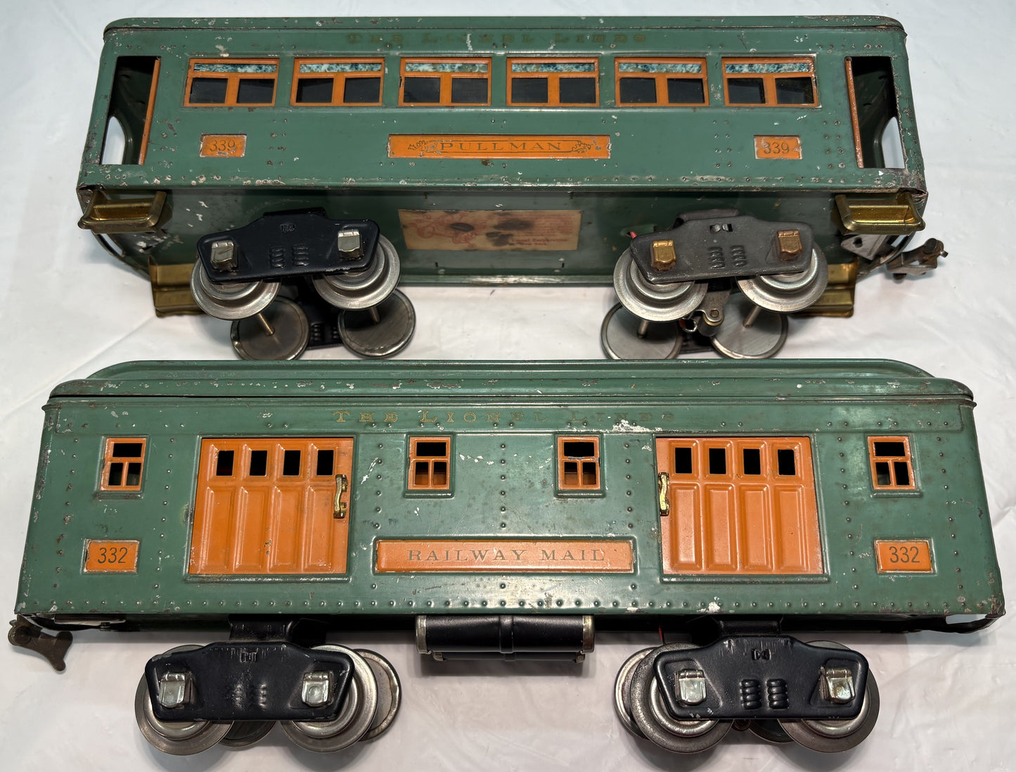 Lionel Pre War 332 Baggage & 339 Passenger Cars