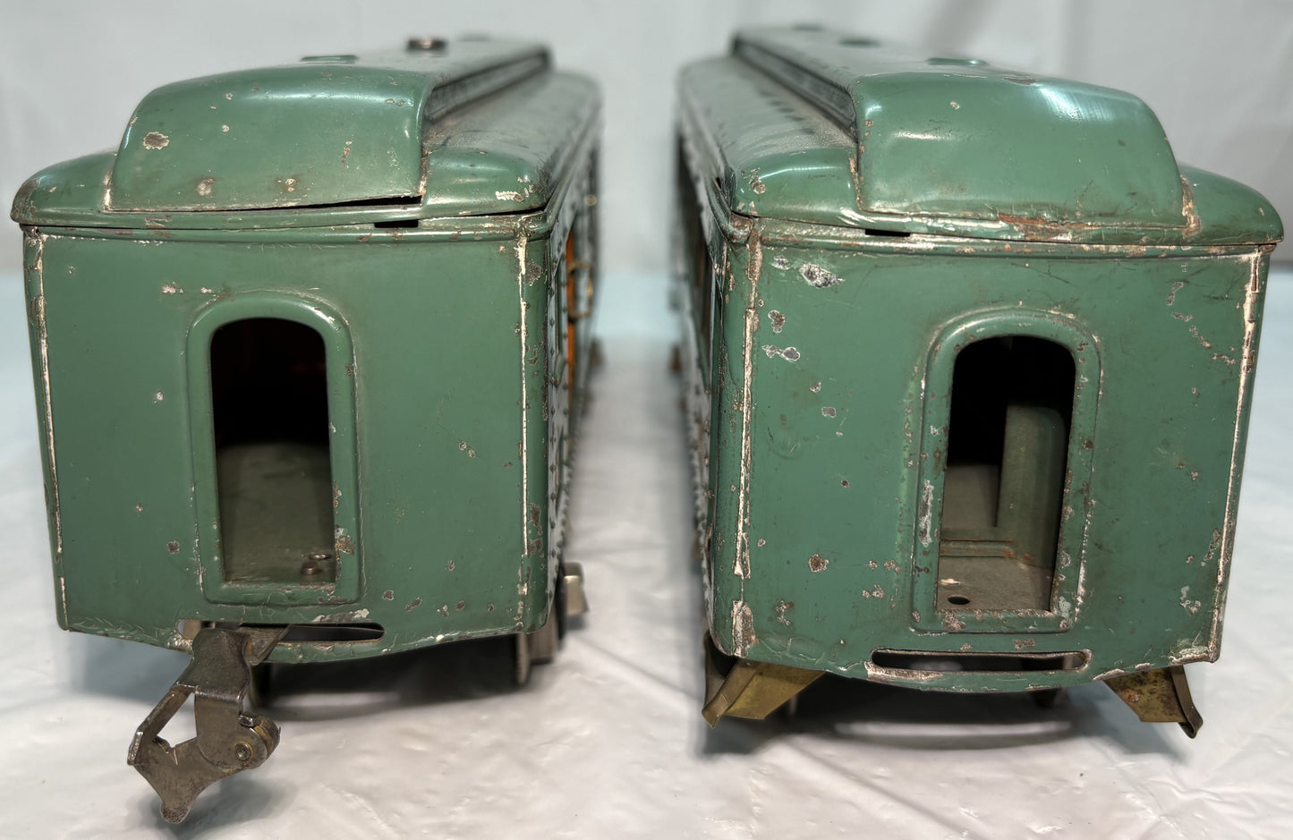 Lionel Pre War 332 Baggage & 339 Passenger Cars