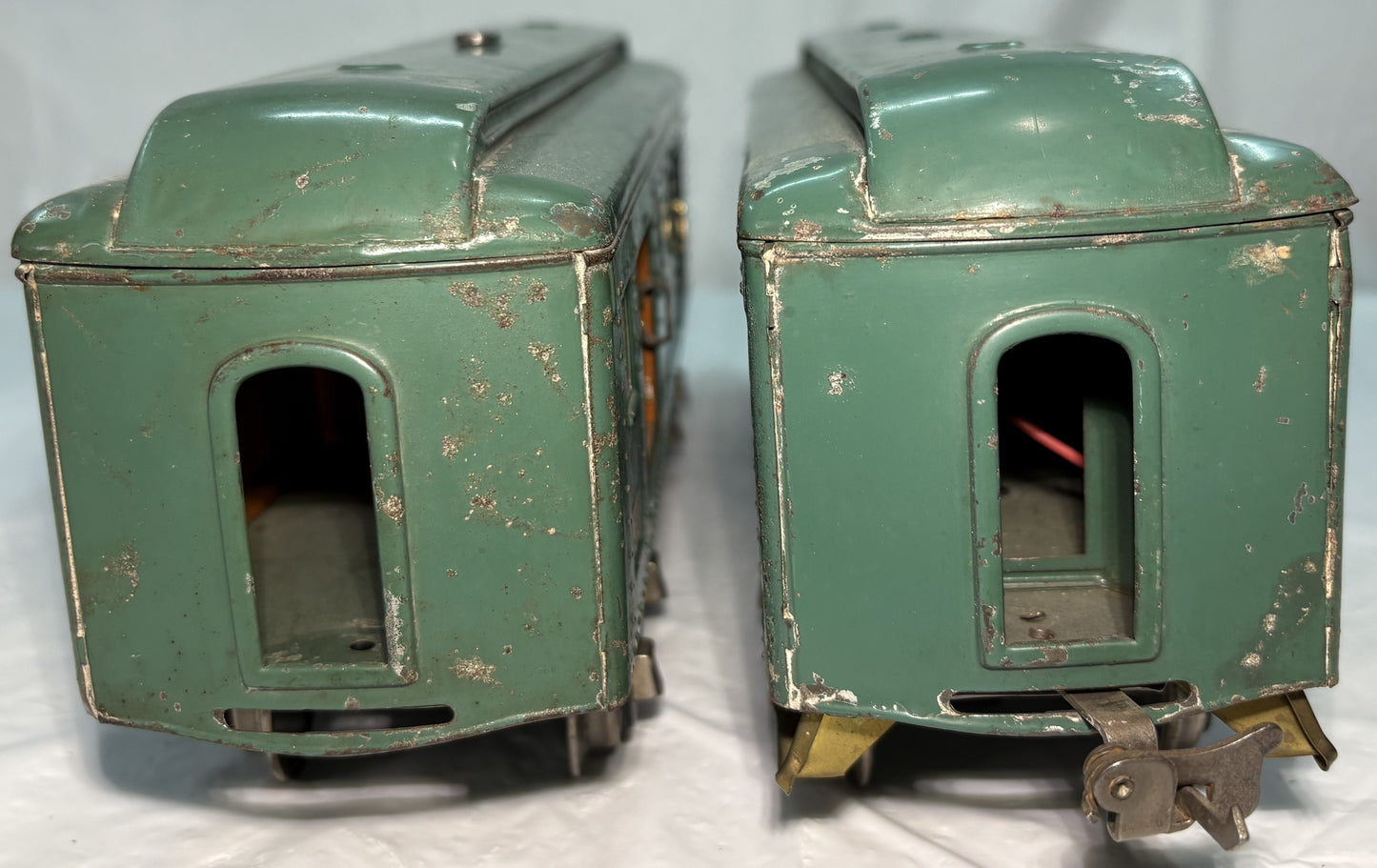 Lionel Pre War 332 Baggage & 339 Passenger Cars