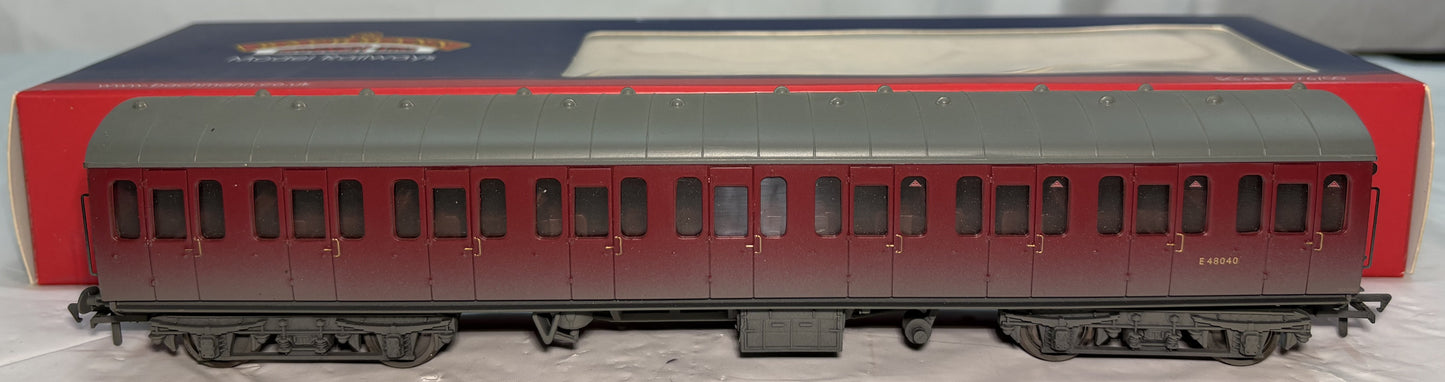 Bachmann Branchline 34-608 Mk1 Suburban 2nd open in BR crimson E48040 weathered