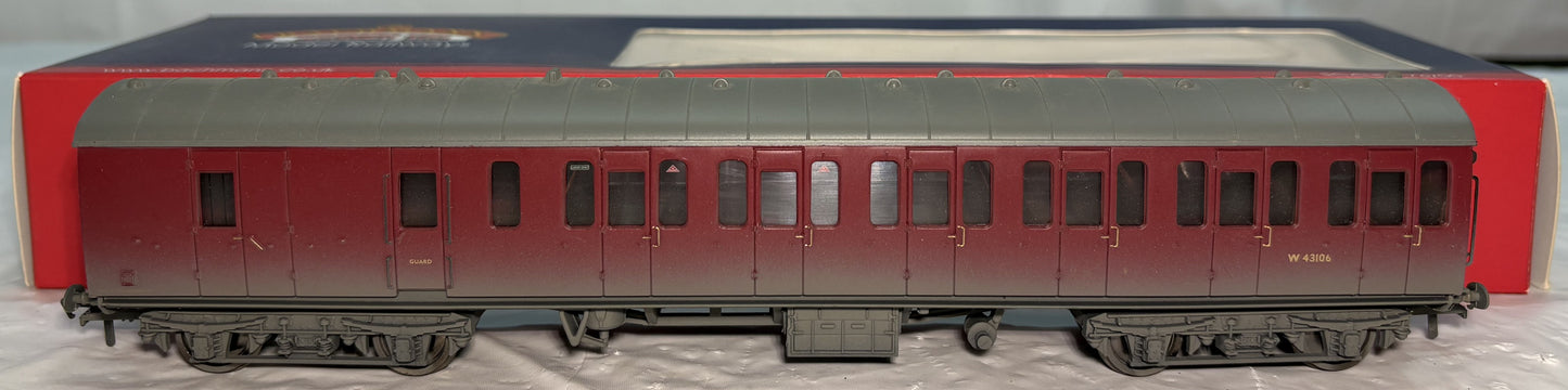 Bachmann Branchline 34-631 Mk1 Suburban 2nd brake in BR crimson W43106 weathered
