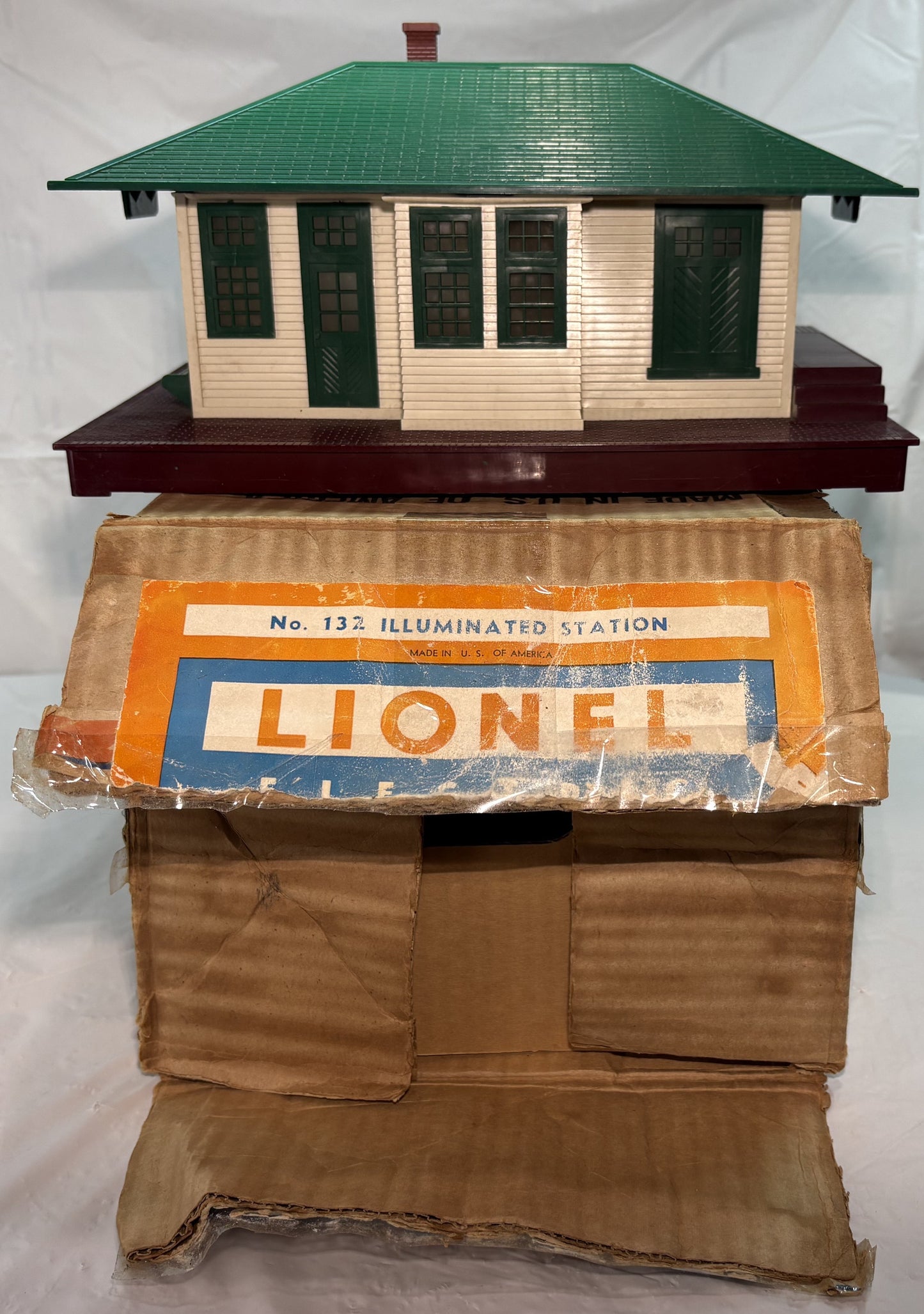 Lionel Post War 132 Illuminated Station