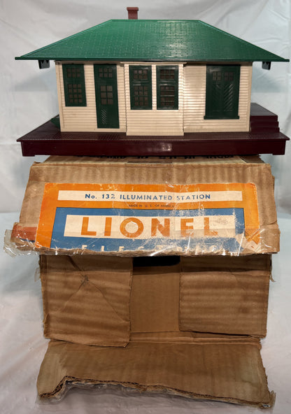Lionel Post War 132 Illuminated Station