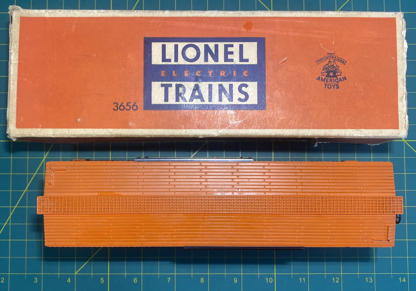 Lionel Post War #3656 Operating Cattle Car