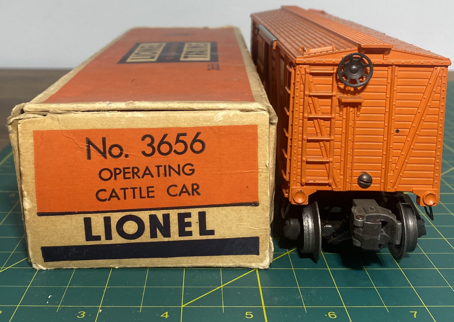Lionel Post War #3656 Operating Cattle Car