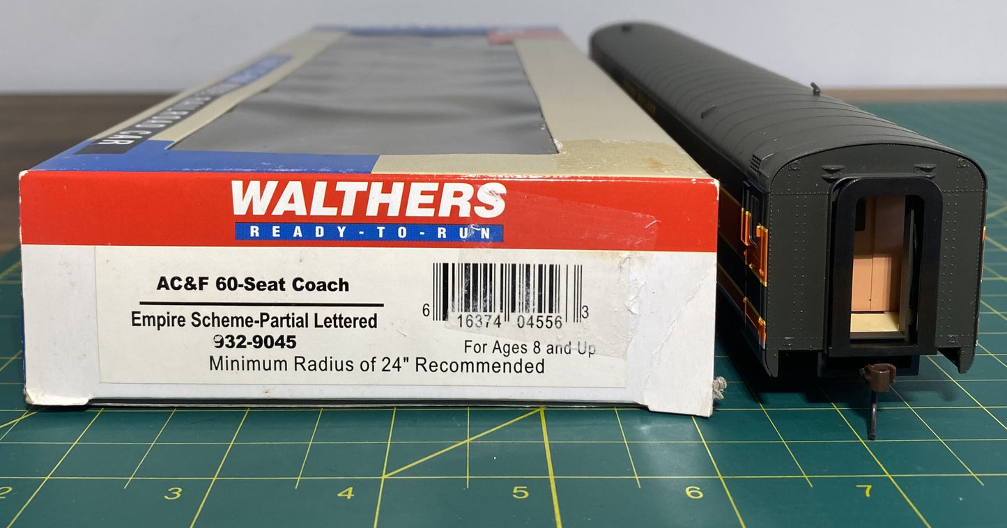 Walthers #932-9045 GN Empire Scheme-Partial Lettered