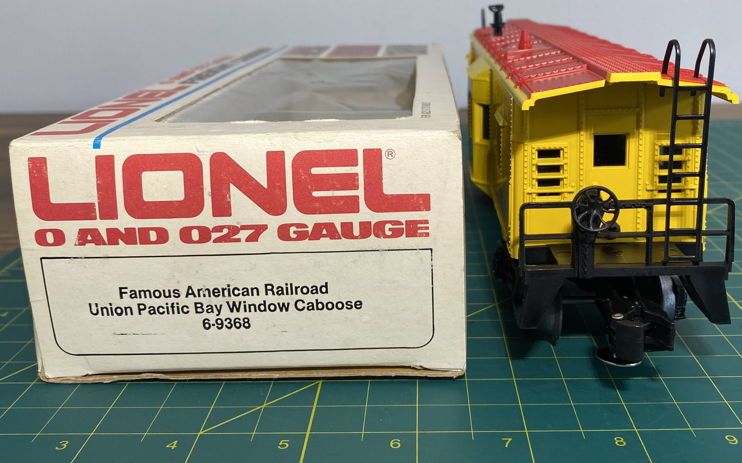 Lionel 6-9368 O Gauge Union Pacific Bay Window Illuminated Caboose
