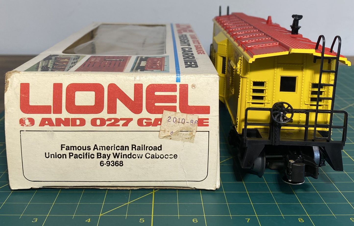 Lionel 6-9368 O Gauge Union Pacific Bay Window Illuminated Caboose