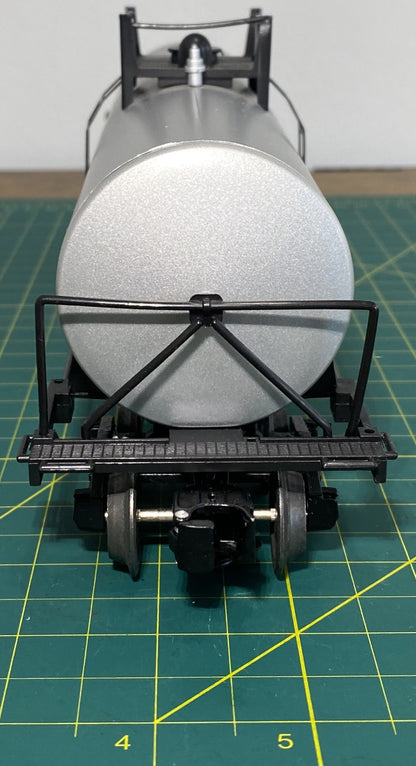 Lionel 6-17910 O Gauge Sunoco Unibody Tank Car #7900