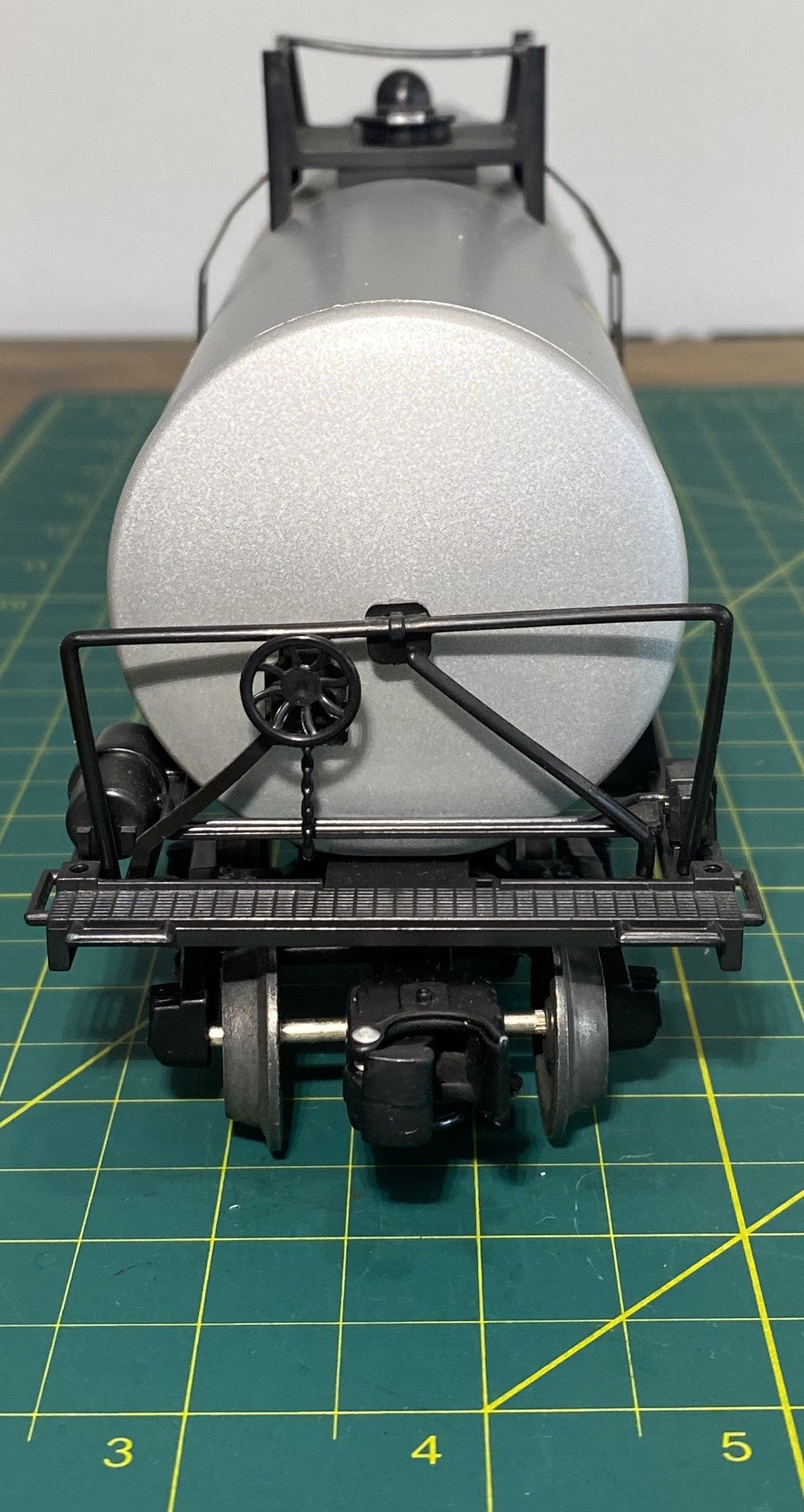 Lionel 6-17910 O Gauge Sunoco Unibody Tank Car #7900