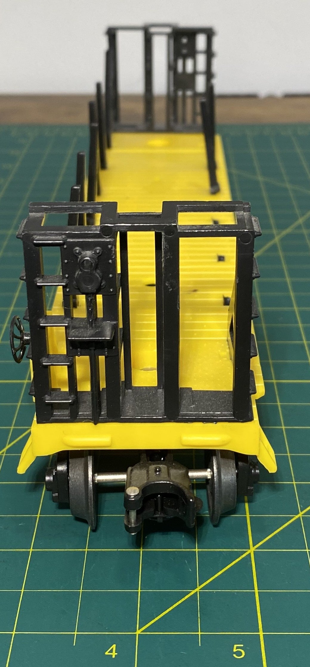 Lionel #6-16375 NY Central Stake Flatcar