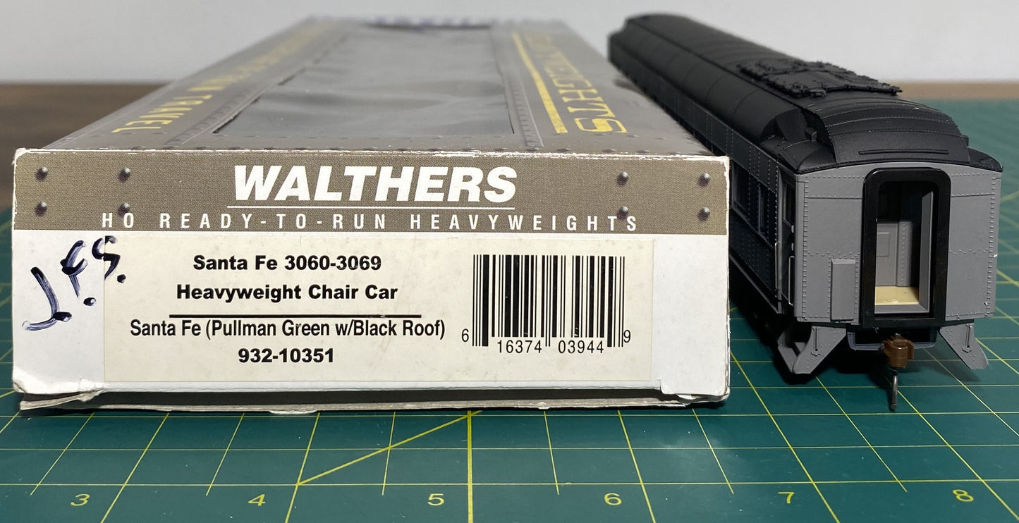 Walthers Santa Fe-Style Heavyweight 70' Coach Pullman Green w/black Roof