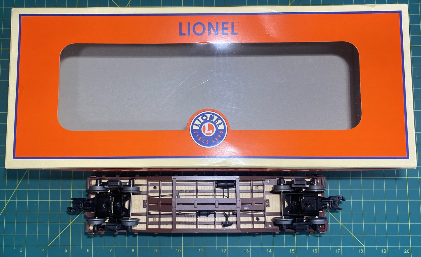 Lionel #6-82854 Pennsylvania 40' Flat w/ Lumber Load