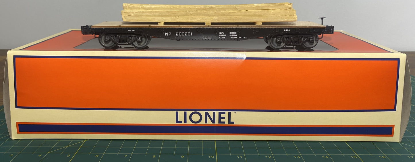 Lionel #6-82851 Northern Pacific 40' Flat w/ Lumber Load