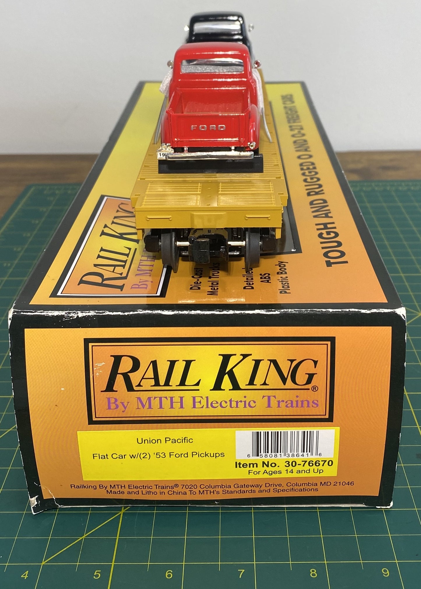 Rail King 30-76670 Union Pacific O Gauge Flat Car w/(2) '53 Ford Pickup Trucks