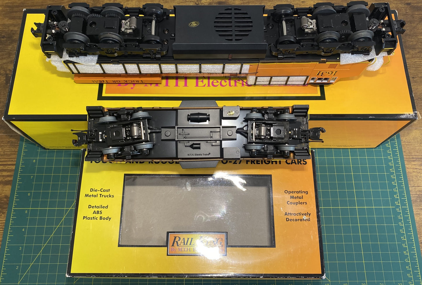 Rail King 30-20359-1 Halloween ES44AC Imperial Diesel & Caboose Set with PS 3.0