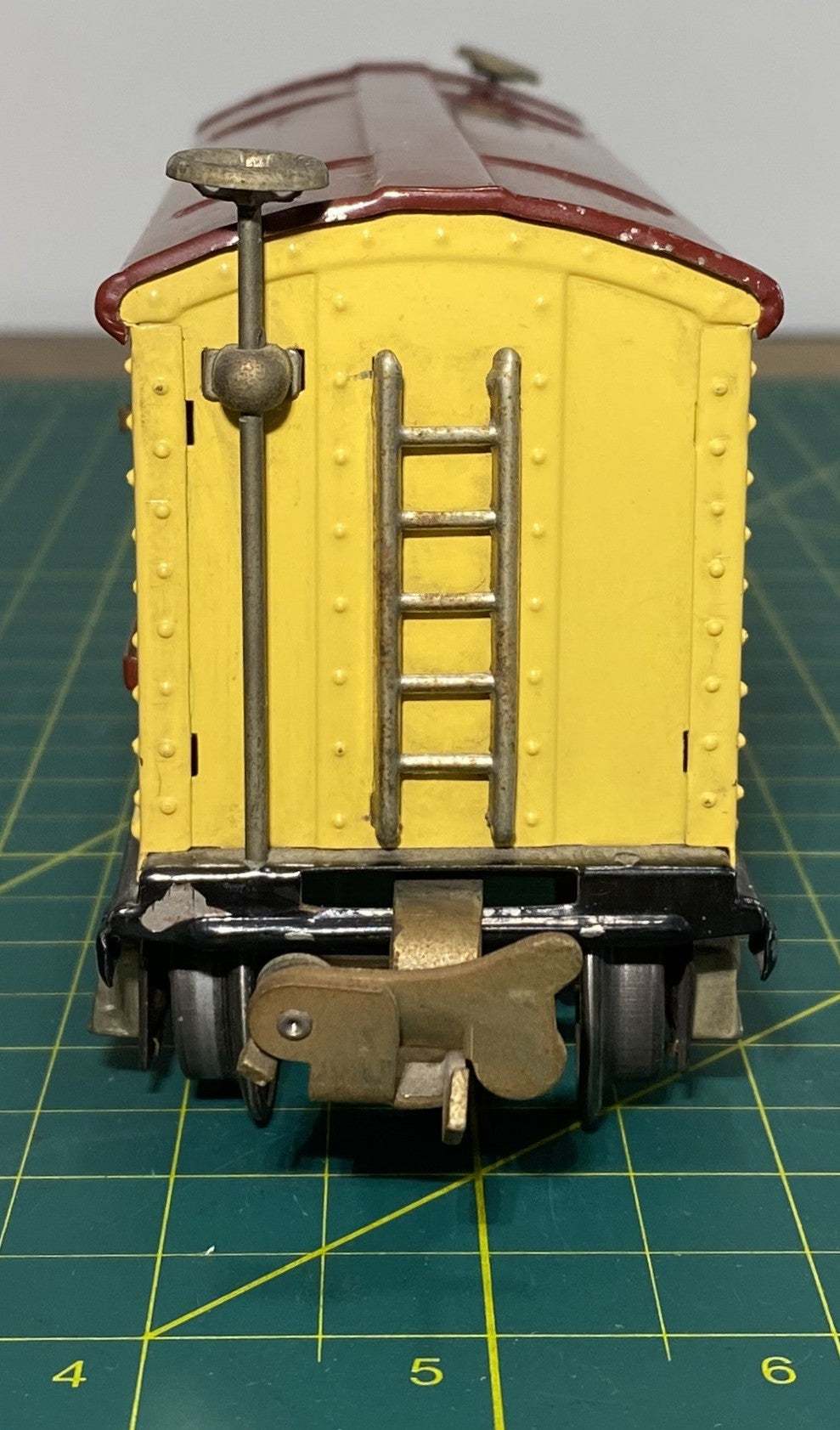 Lionel Pre War 655 Box Car Cream and Maroon Roof