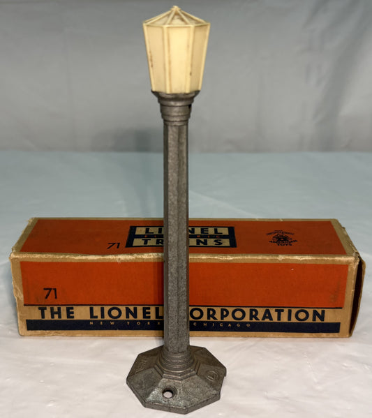 Lionel Post War 71 Street Lamp