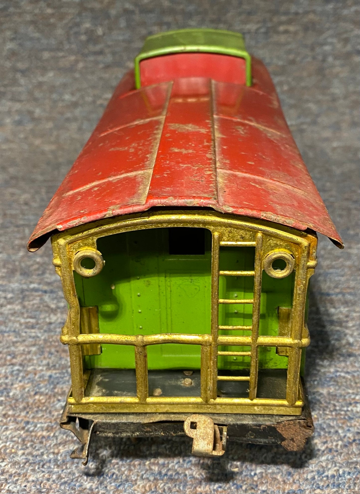 Lionel Pre War #517 Pea Green Caboose with a red roof