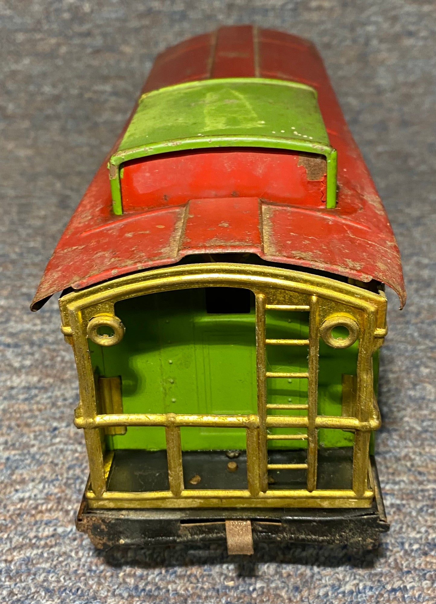 Lionel Pre War #517 Pea Green Caboose with a red roof