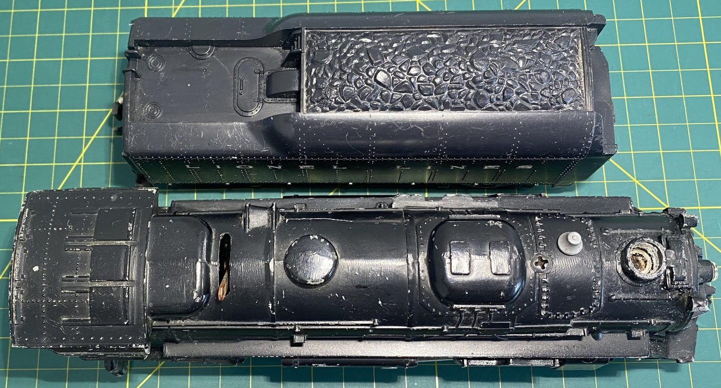 Lionel Post War Steam Locomotive and Tender #2037
