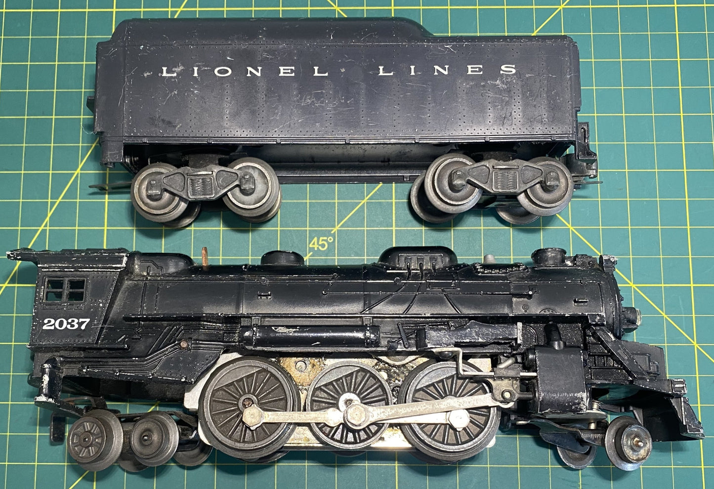 Lionel Post War Steam Locomotive and Tender #2037