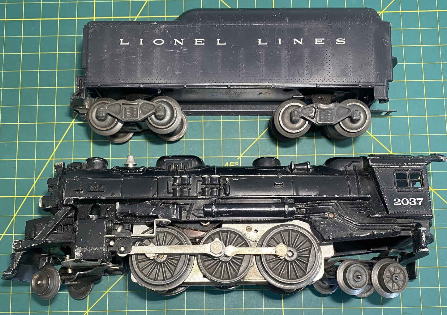 Lionel Post War Steam Locomotive and Tender #2037