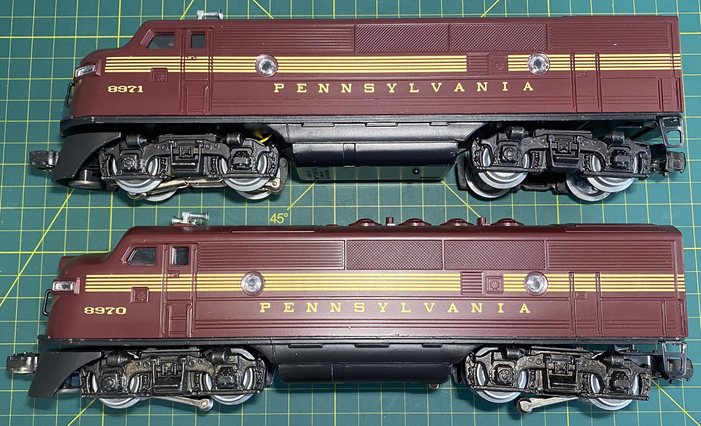 Lionel 6-8970/71 Pennsylvania F3 AA Set Tuscan Brown 5 Stripe