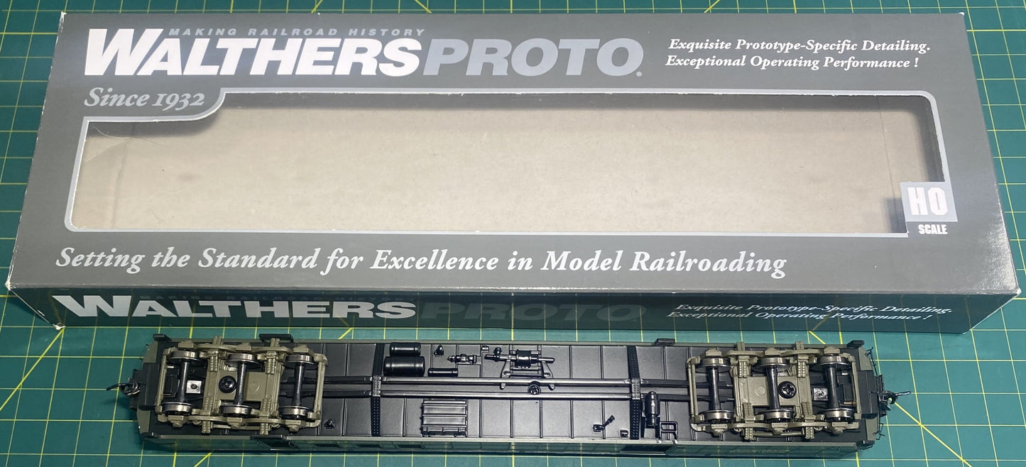 Walthers 920-17401 70' Heavyweight Railway Post Office Baggage Car Santa Fe Green