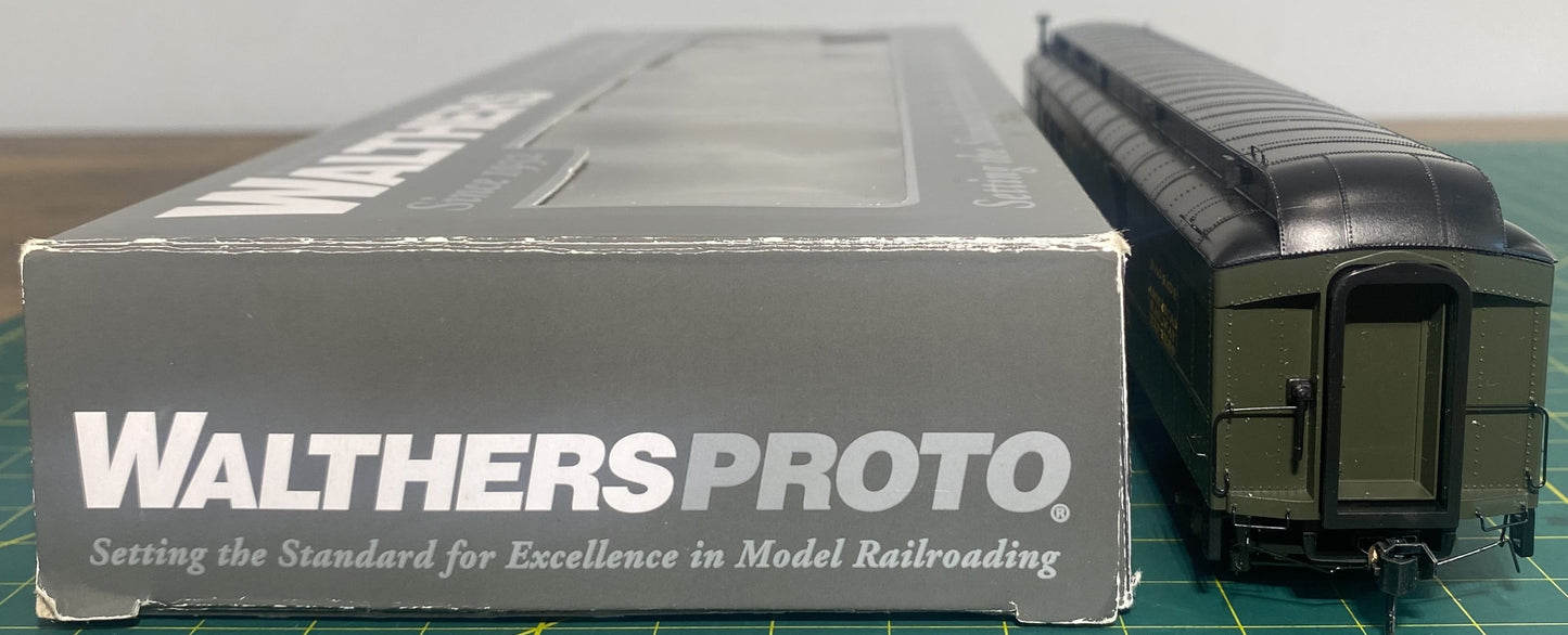 Walthers 920-17401 70' Heavyweight Railway Post Office Baggage Car Santa Fe Green
