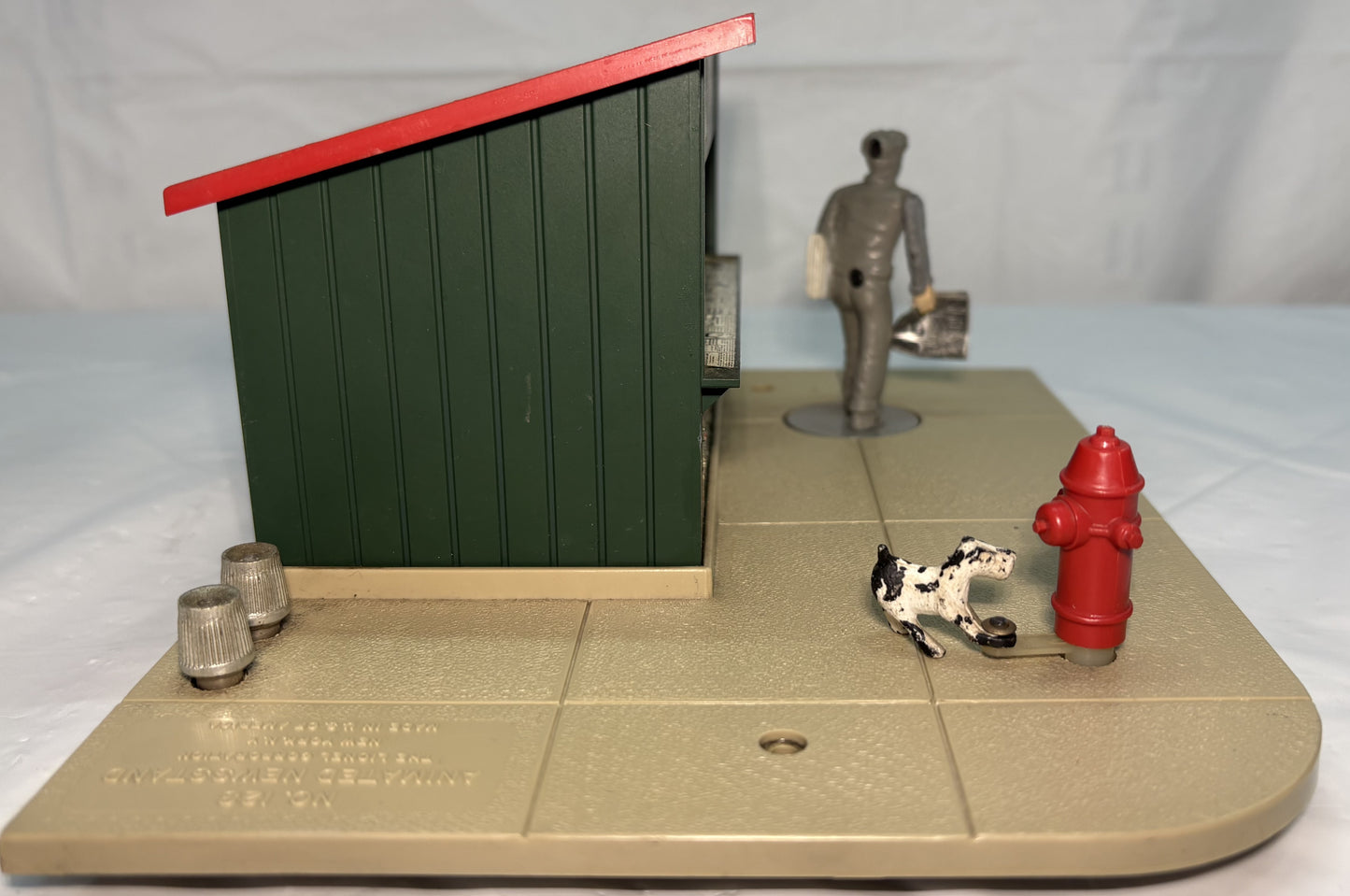 Lionel Post War 128 Animated Newsstand