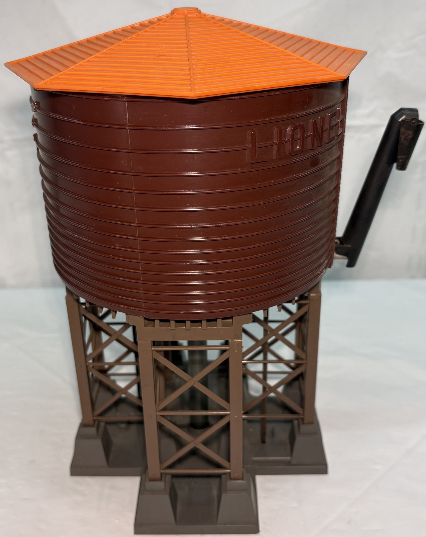 Lionel Post War 138 Operating Water Tower
