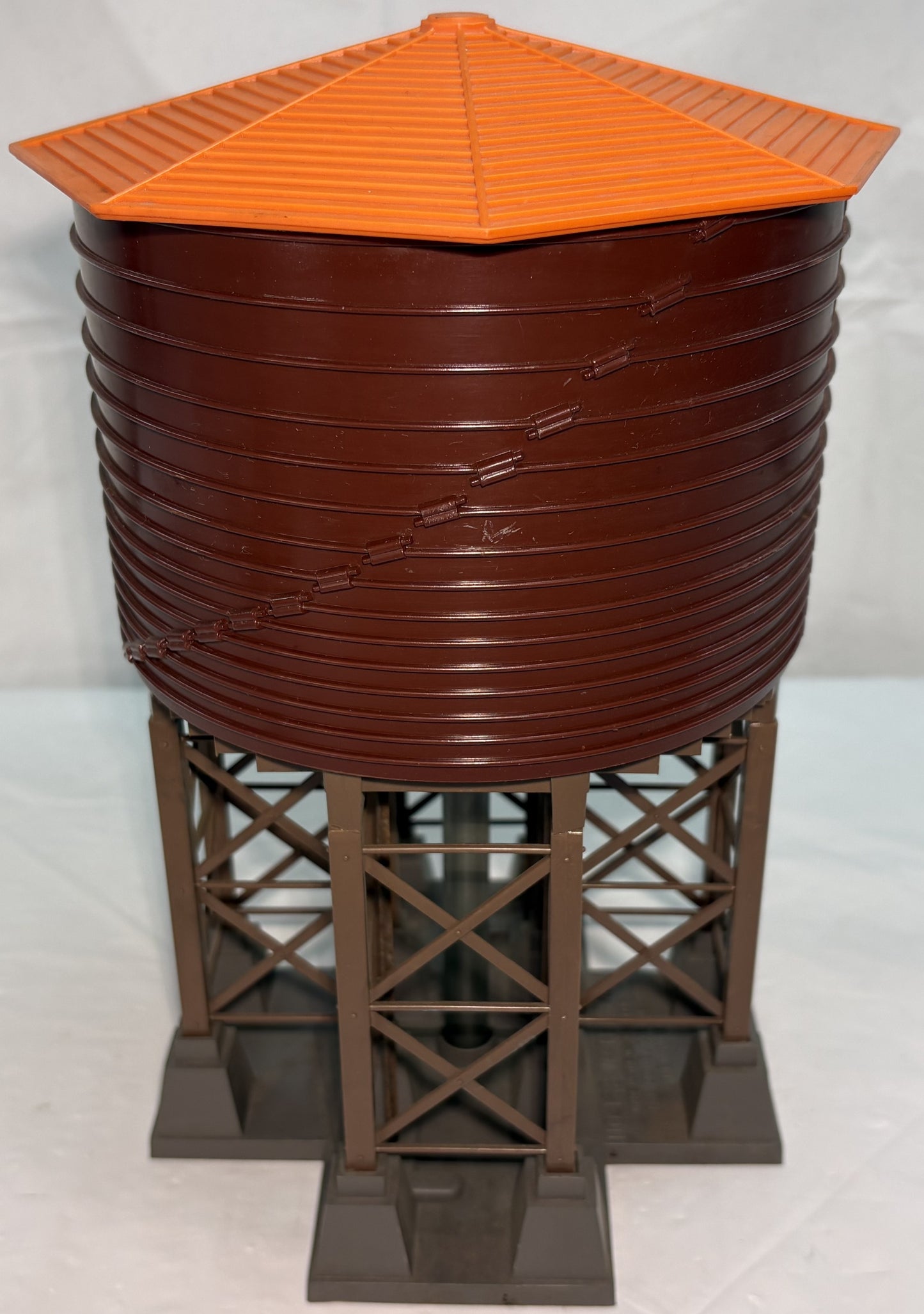 Lionel Post War 138 Operating Water Tower