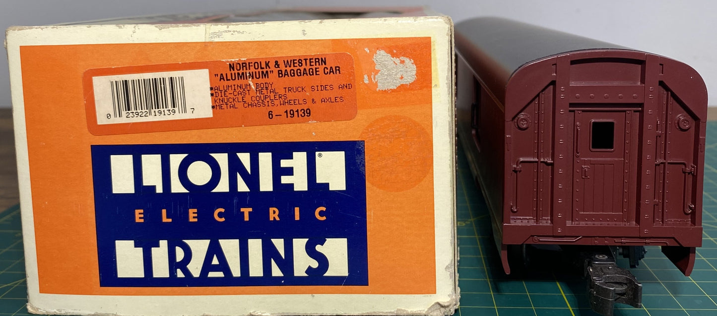 Lionel 6-19139 Norfolk & Western Smooth Side Aluminum Baggage Car #577 Powhatan Arrow