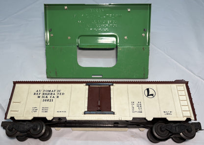 Lionel Post War 3662 Automatic Refrigerated Milk Car with Platform